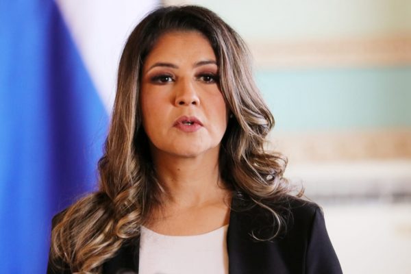 Ministra recuerda a copiloto fallecido: “Los que volamos ese día con él, le debemos nuestras vidas”