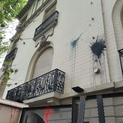 Gobierno repudia nuevo hecho de vandalismo contra embajada en Buenos Aires