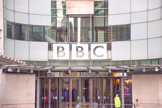 China suspende la licencia de la BBC y escala la tensión bilateral con Londres