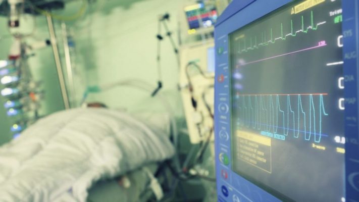 Despierta de un coma sin saber de la pandemia ni que tuvo COVID-19 dos veces