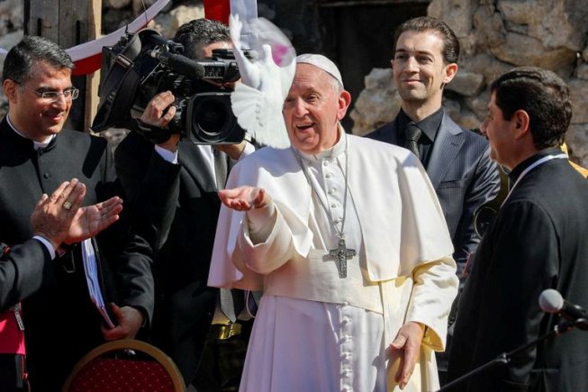 El papa Francisco regresa a Roma tras su histórica visita a Irak