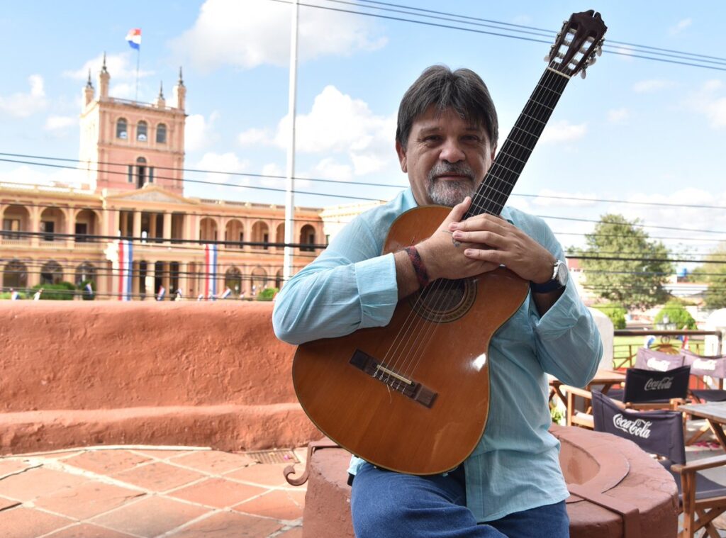 «A veces parece que no se dimensiona la tarea del artista», lamenta Ricardo Flecha