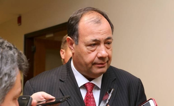 Despilfarro en el Congreso: senador insta a poner límites y pide cortar con abusos