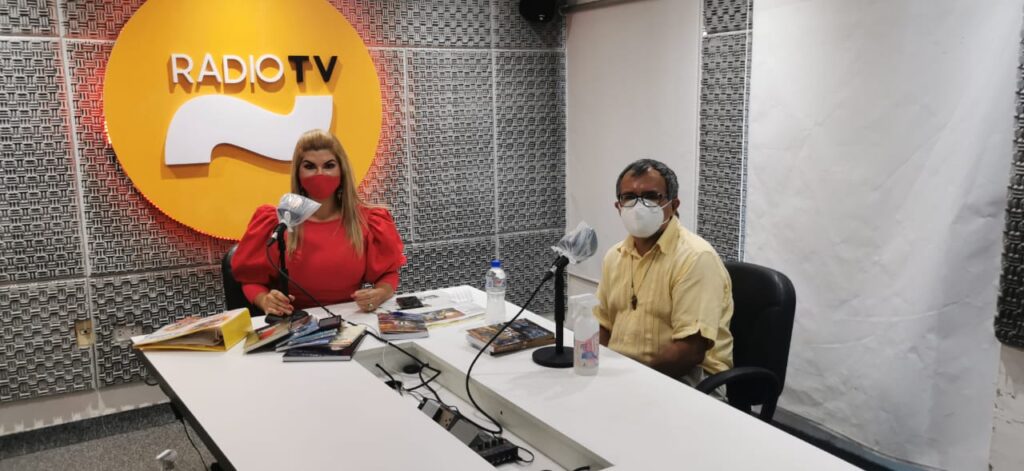 El padre Flaminio Benítez Ortiz presenta el CD Ysyry Tatarendy