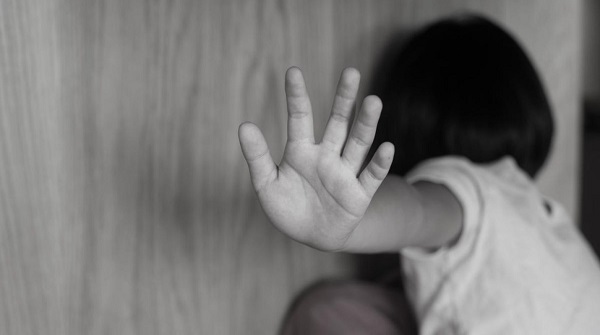 Detienen e imputan a un hombre que habría abusado de su hija de 5 años