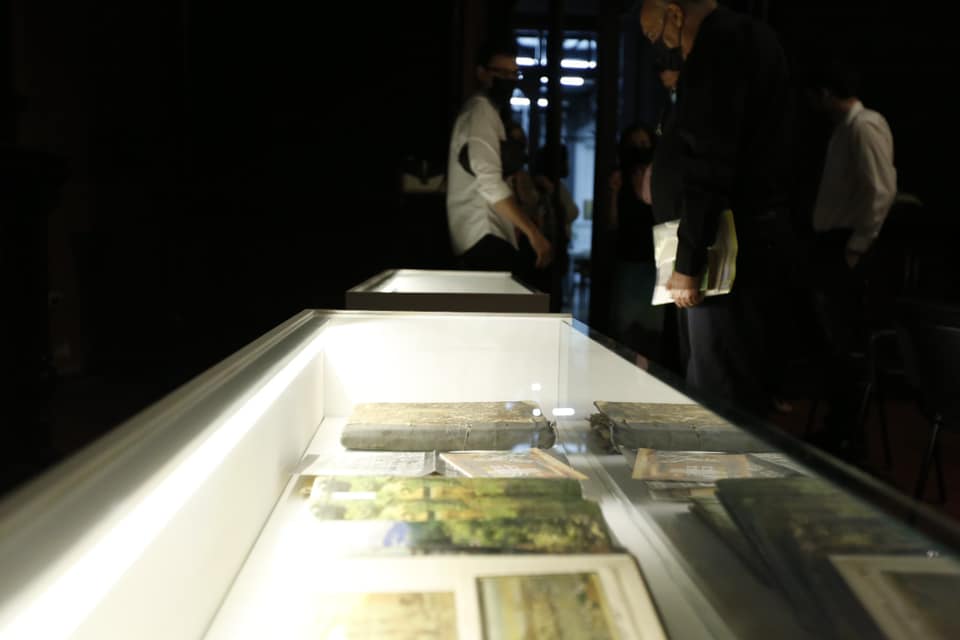 Donan libros y archivos del pintor Núñez Soler a la Biblioteca y Archivo Nacional