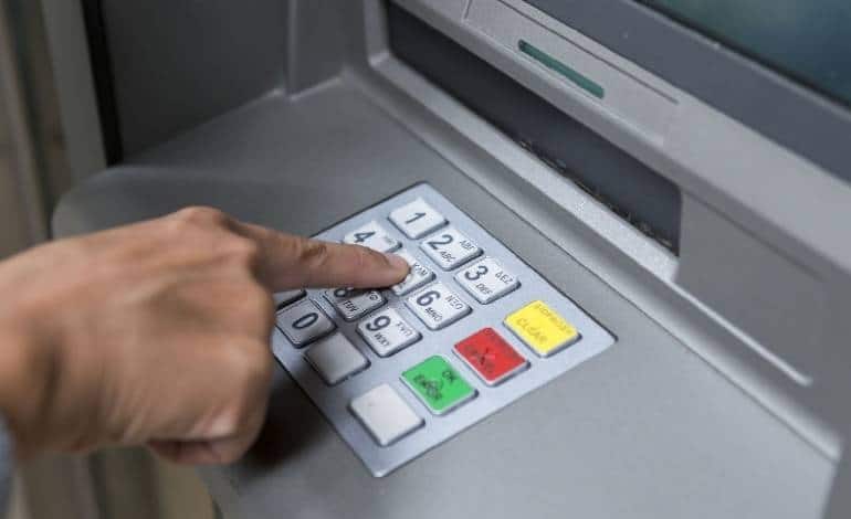 Jubilados y pensionados tendrán incremento de 6,8% desde enero