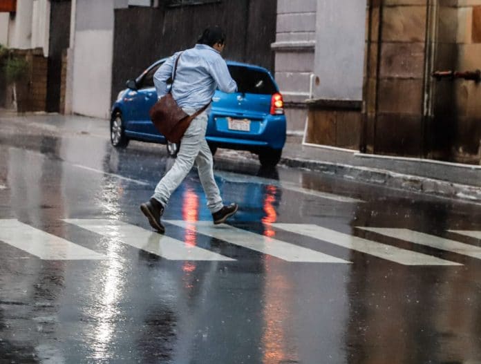 Anuncian clima cálido y chaparrones para este lunes