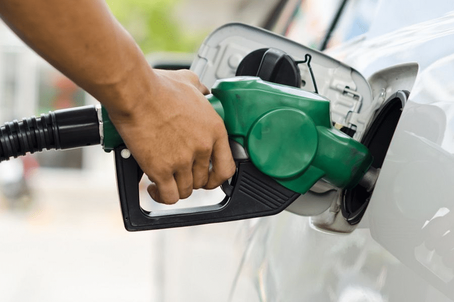 Venta de los combustibles cayó cerca del 30% y pondría en riesgo los empleos del sector, afirman