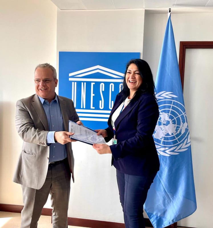Postulan el poncho para’i de 60 listas para la lista del patrimonio cultural inmaterial