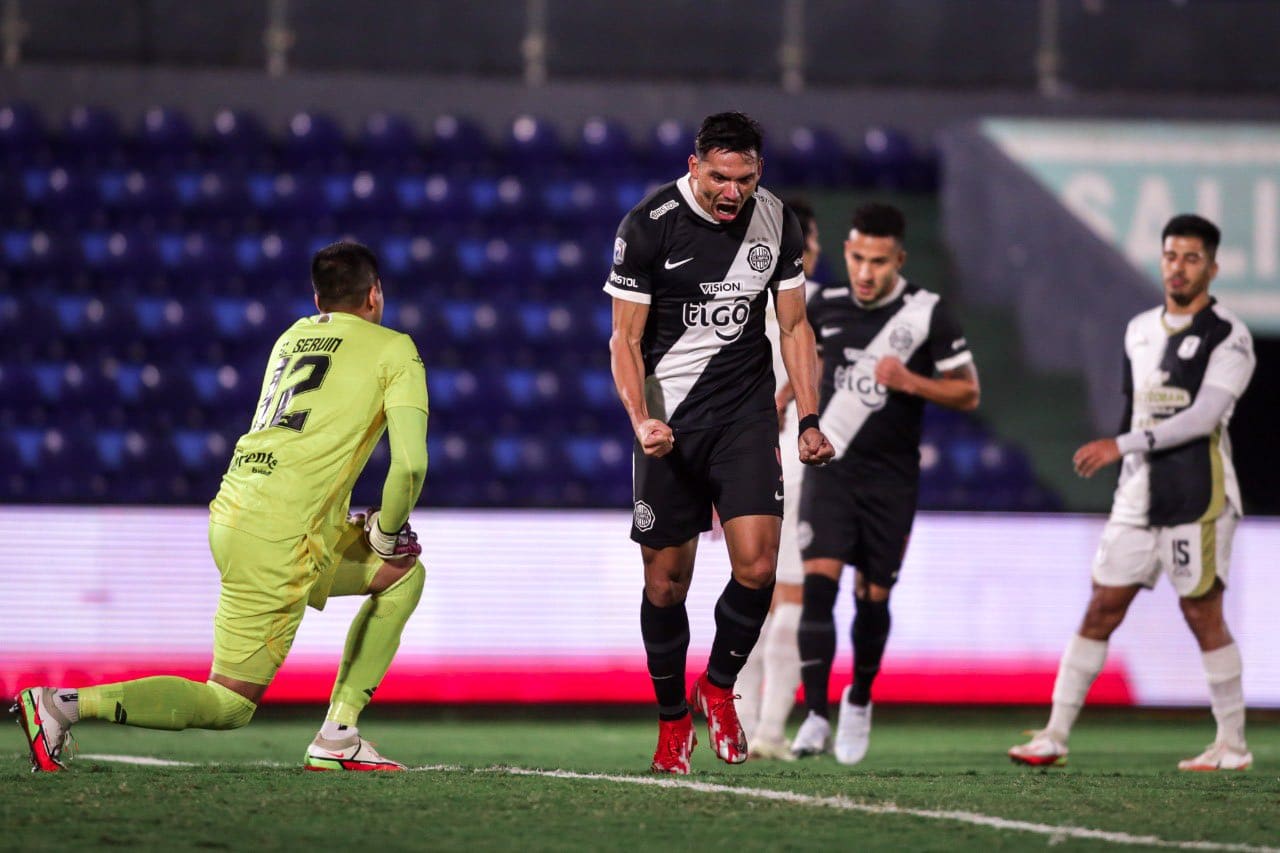 Olimpia derrotó 4-1 a Tacuary en el Defensores del Chaco