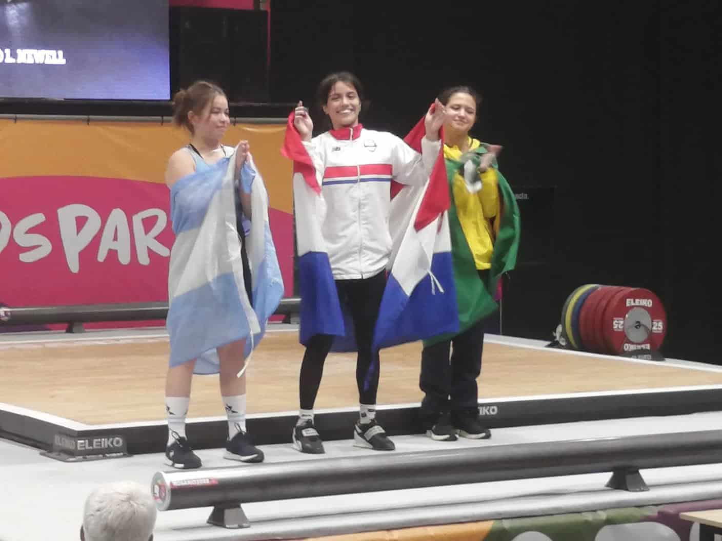 Del crossfit a la halterofilia: Violeta Fernández trajo oro para el país en Levantamiento de Pesas