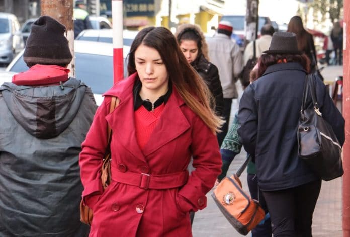 Anuncian viernes frío a fresco y escasamente nublado