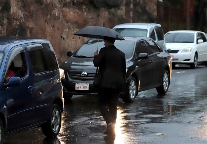 Clima fresco a frío y lluvias para este lunes, según Meteorología