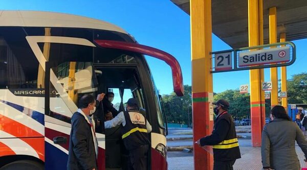 Gremios de transporte se reunirán hoy en Petropar por la suba del precio del combustible