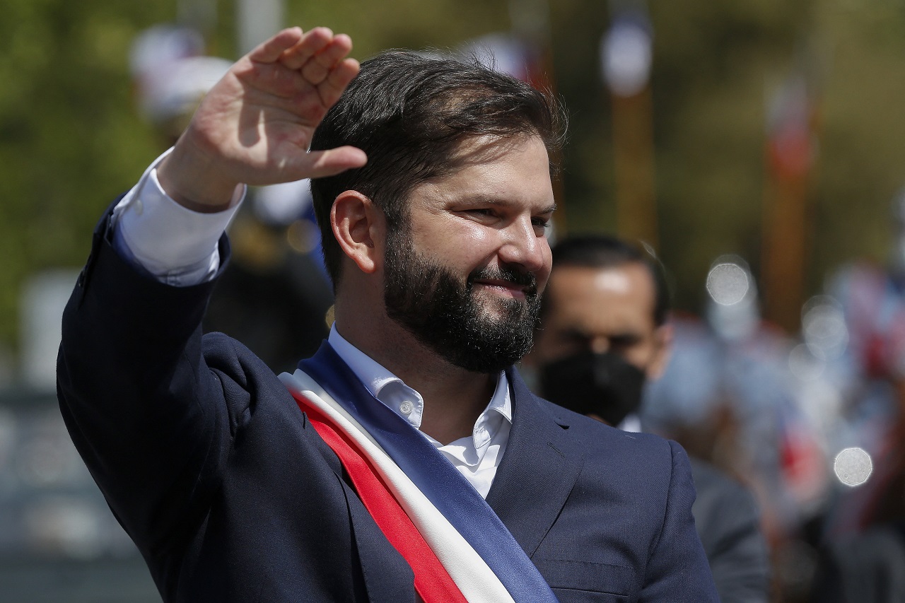 La Constituyente de Chile aprobó por mayoría una norma que impide la reelección inmediata de Boric