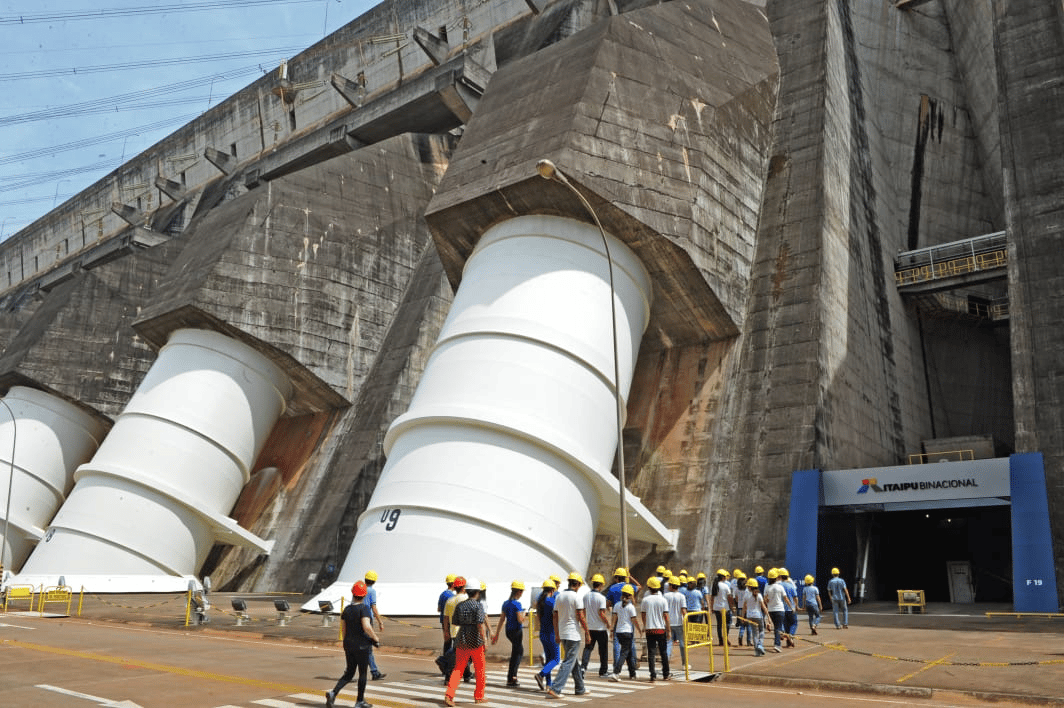 Reivindicación de exobreros paraguayos de Itaipú costará USD. 940 millones a la hidroeléctrica