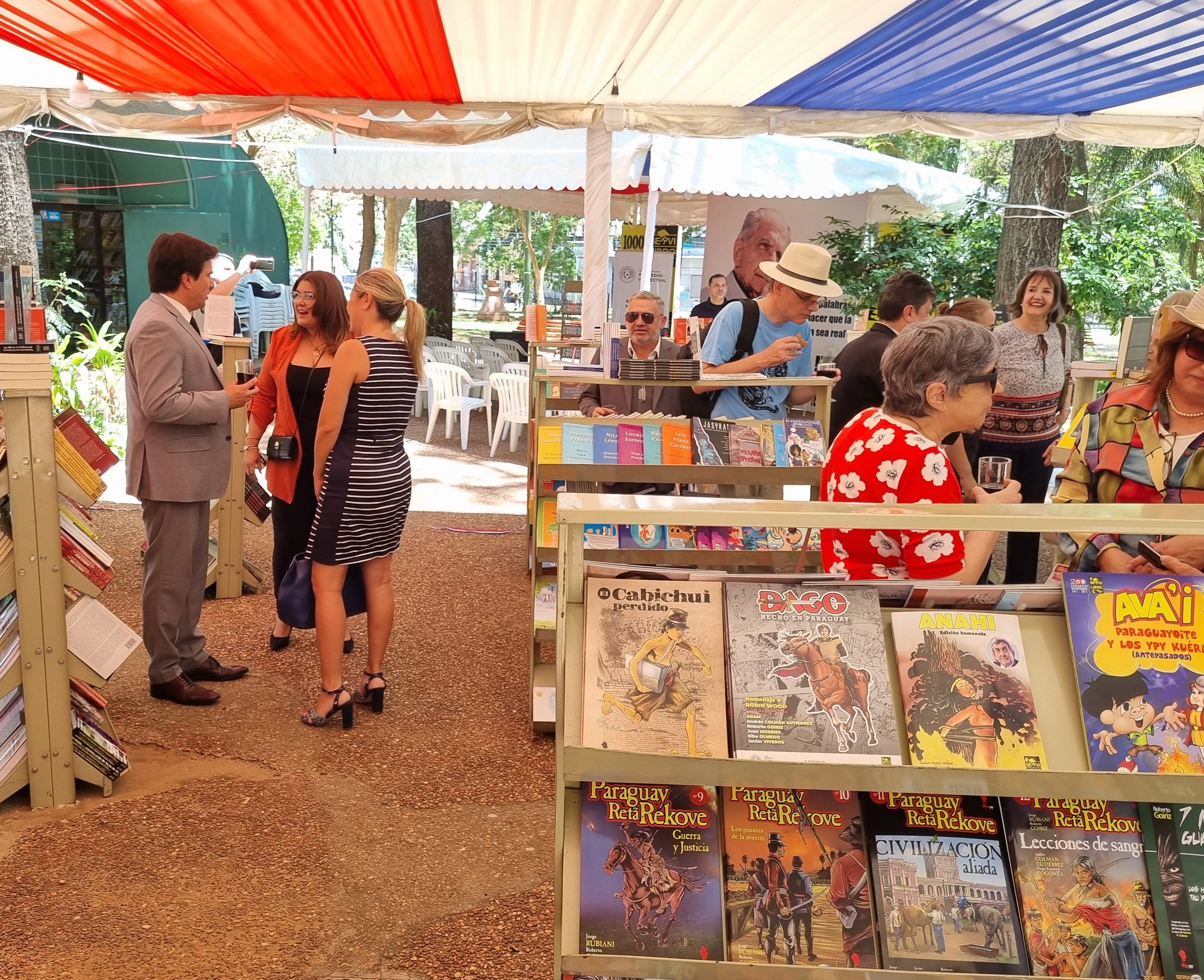 Fiesta del Libro Paraguayo en la Plaza Uruguaya