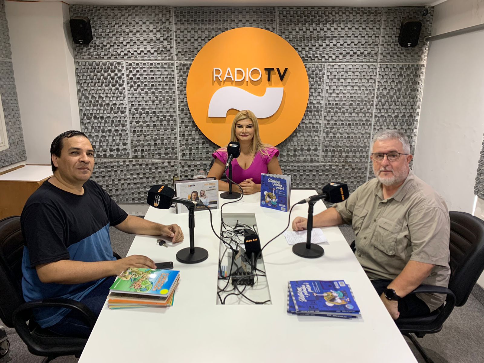 “Historias del poncho para’i” en francés