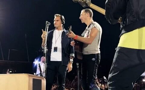 ROGER FEDERER SUBE AL ESCENARIO CON « COLDPLAY»