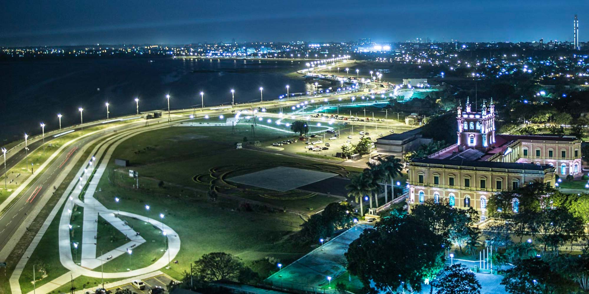 Función de «cine urbano» en el marco del Proyecto de Resiliencia Urbana en la Costanera de Asunción