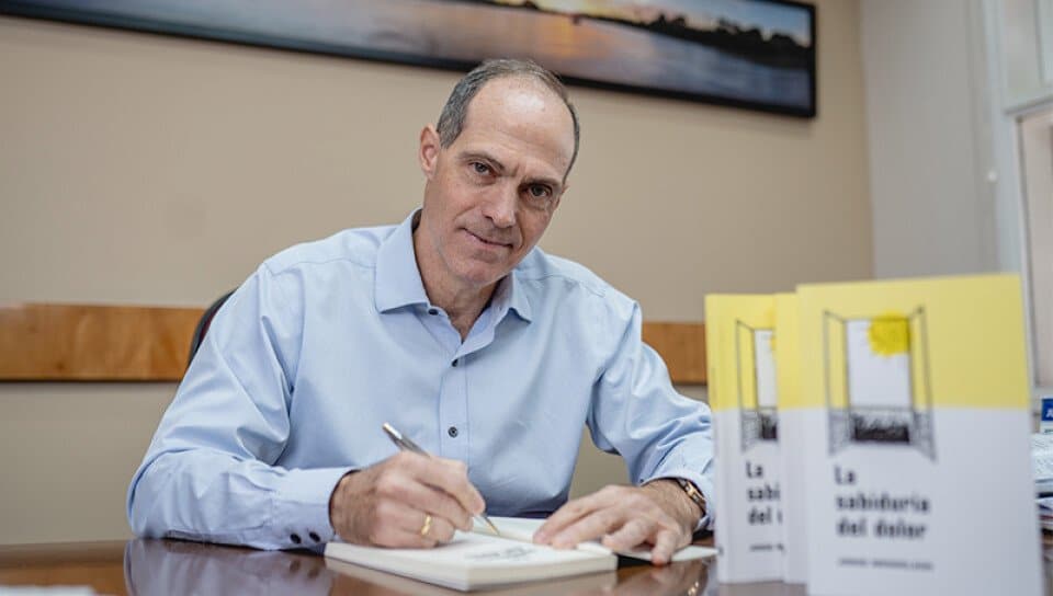 Jorge Mendelzon presenta su libro «La sabiduría del dolor» en Encarnación