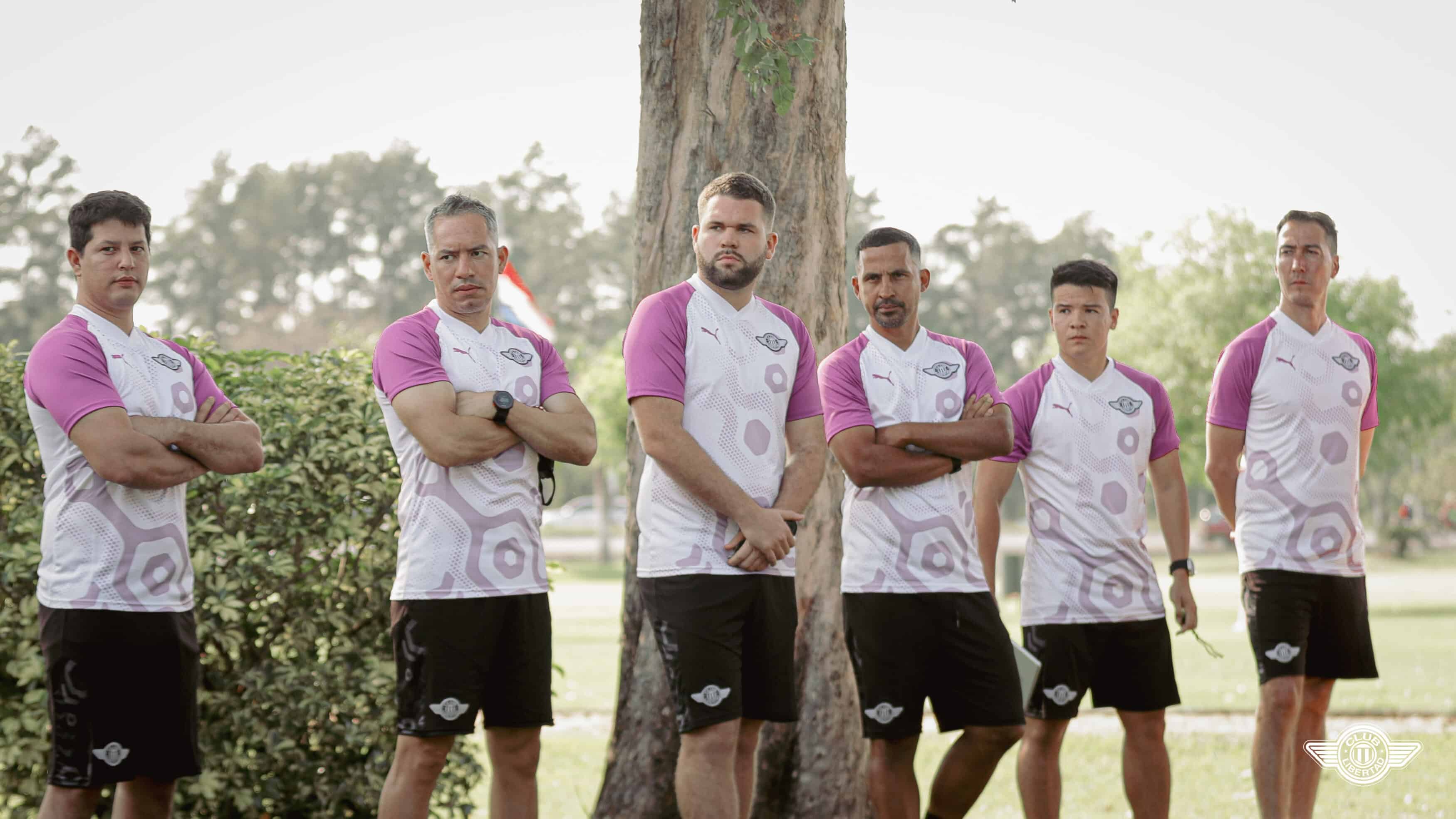 Libertad presenta a su cuerpo técnico formado con profesionales de la casa gumarela