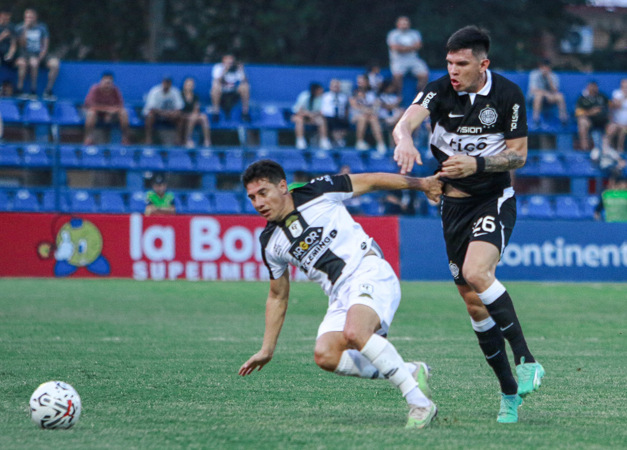 En un partido sin muchas emociones, Tacuary y Olimpia empataron sin goles