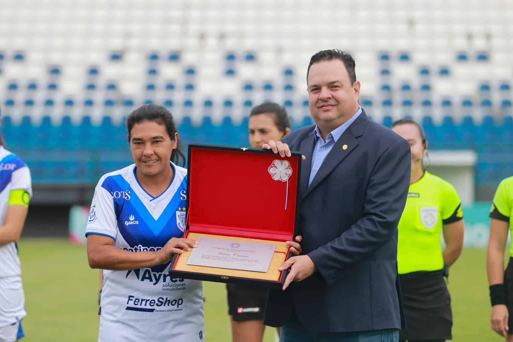 La pionera y goleadora del fútbol femenino pone fin a su carrera