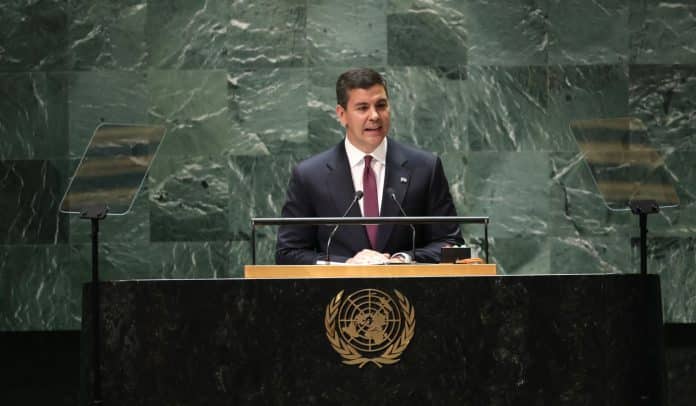 Santiago Peña anuncia una nueva reducción en los precios del combustible