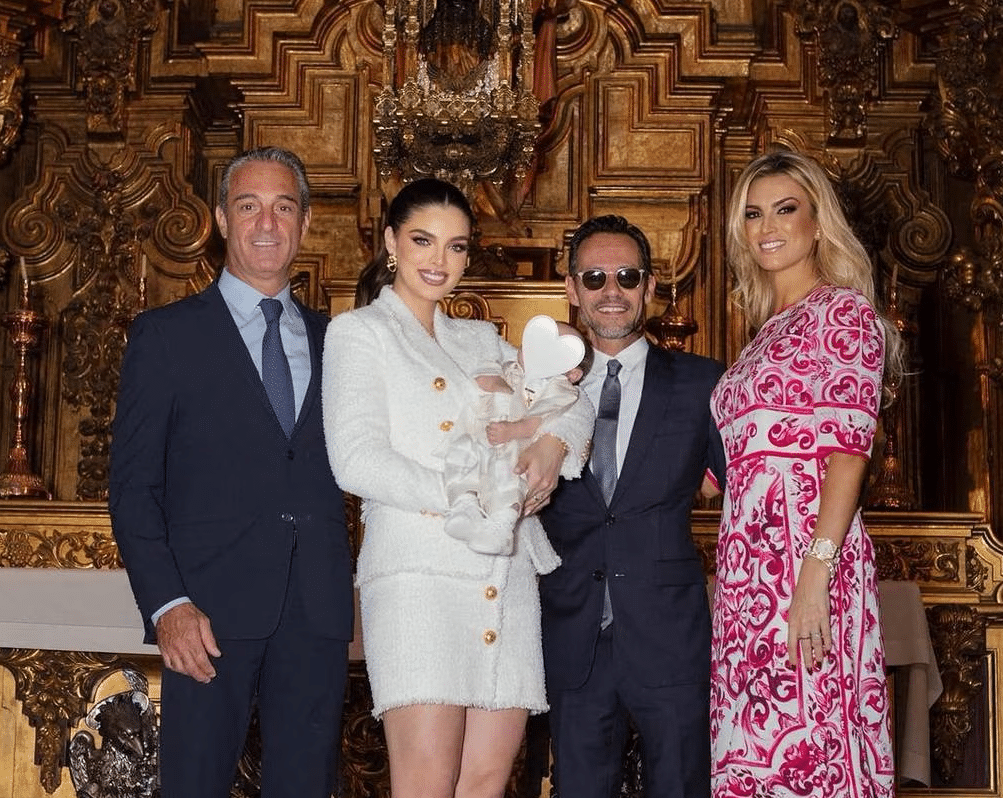 Marc Anthony y Nadia Ferreira bautizan a su hijo en México