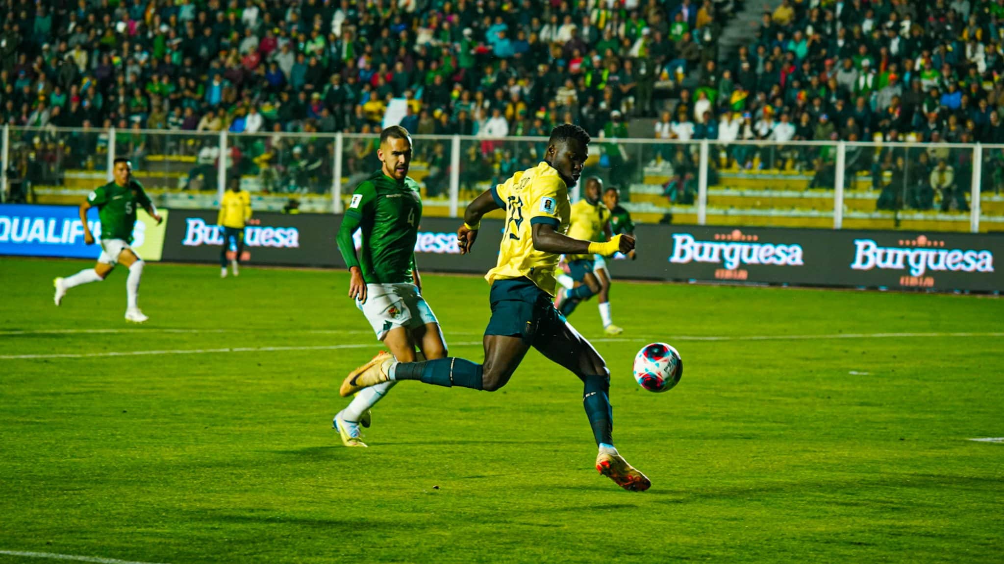 Ecuador se impone ante Bolivia en La Paz