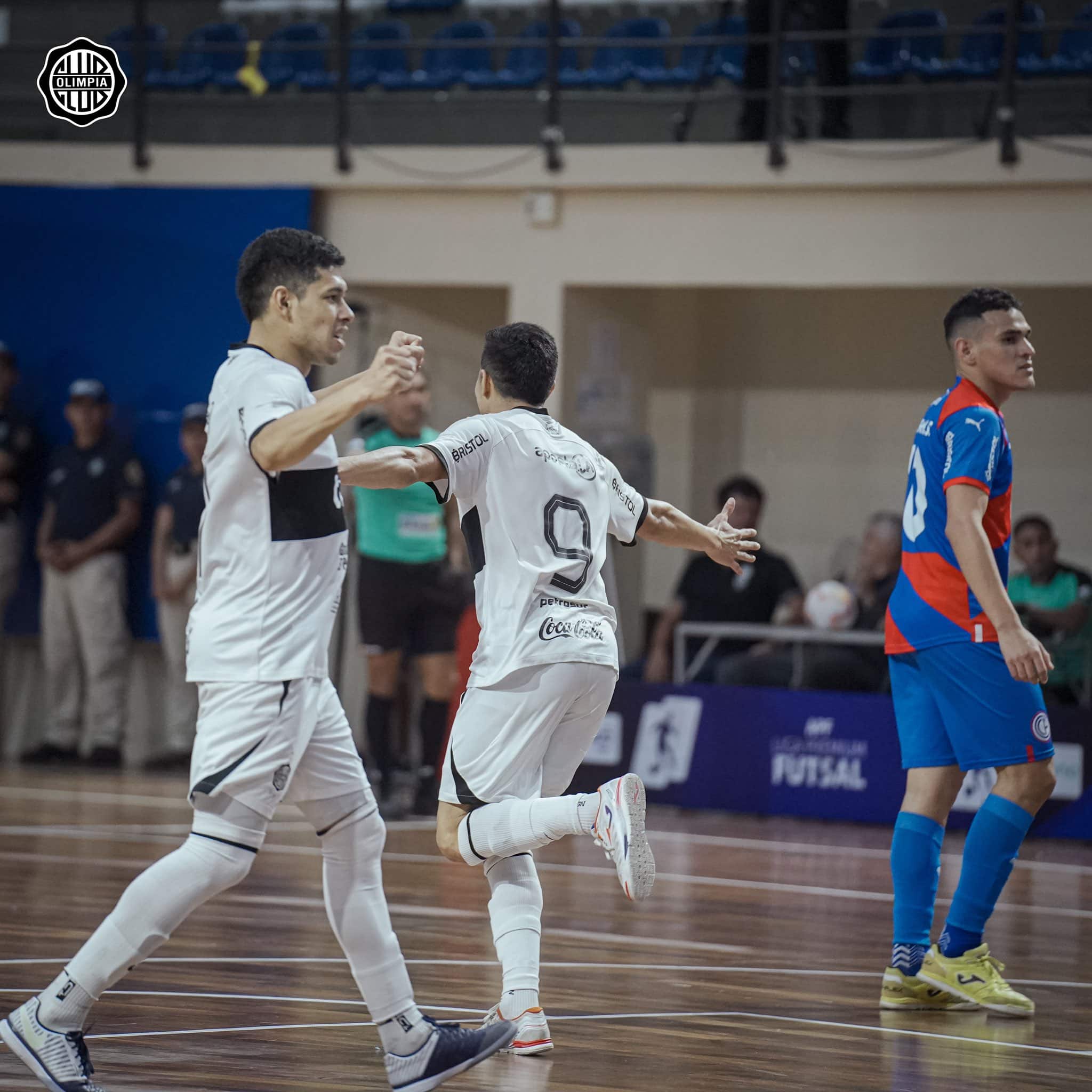 Olimpia se queda con el primer partido de la finalísima de Futsal