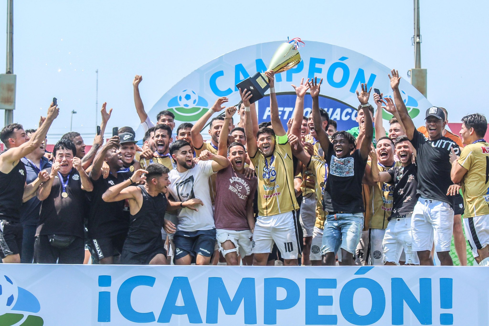 12 de Octubre SD se consagró campeón de la Primera C