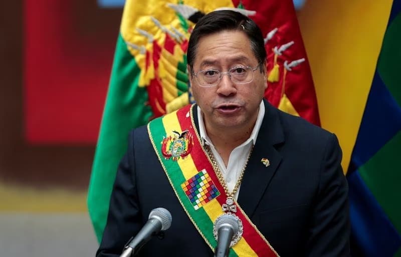 Oficialismo expulsa de sus filas a presidente de Bolivia