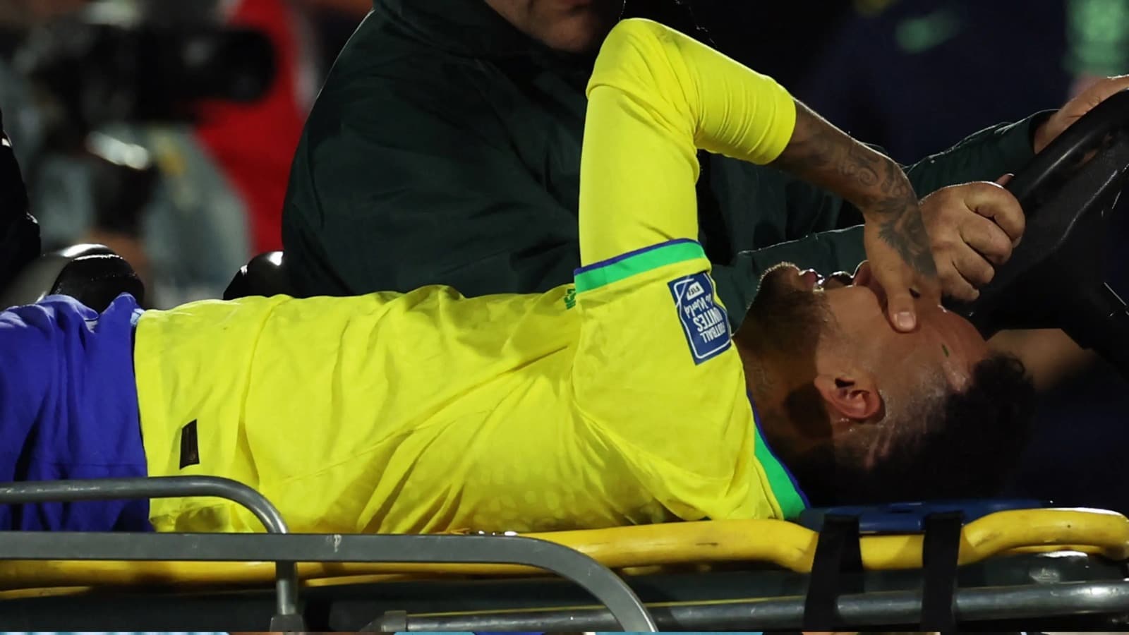 Neymar sufrió la rotura del ligamento cruzado y de los meniscos de la rodilla izquierda