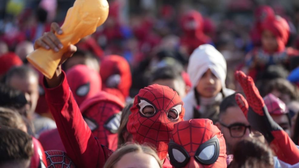 Los “Spidermans” del Obelisco logran récord Guinness
