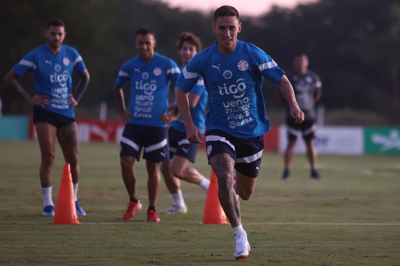 La Albirroja trabajó con miras al partido contra Bolivia