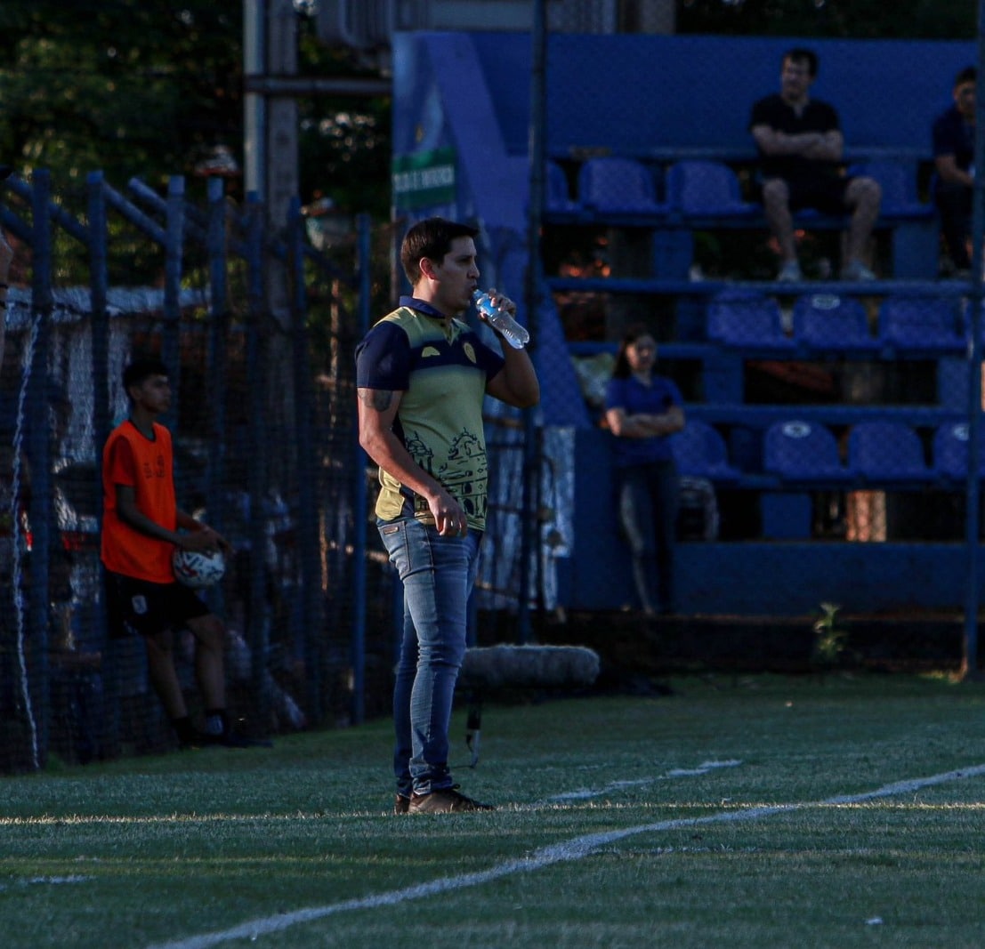 Arrúa molesto con el arbitraje: «Si van a cobrar ese penal, vamos a tener 5 penales por partido»