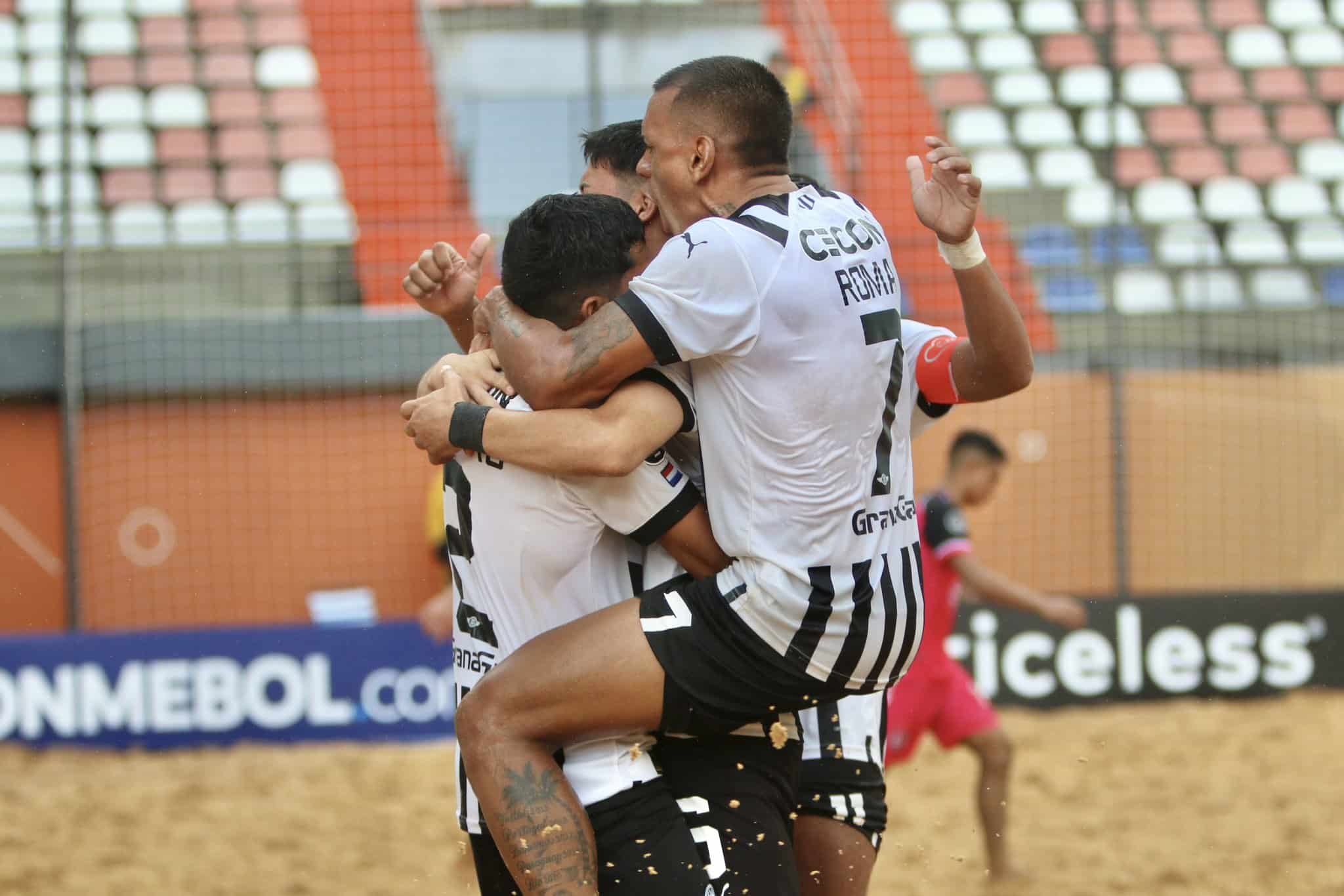 Tres equipos paraguayos en cuartos de final de la Libertadores del fútbol playa