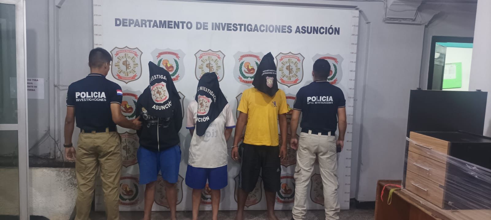 Presuntos malvivientes hurtan una universidad en Asunción y son aprehendidos