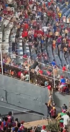 Pese a la batalla campal entre barras de Cerro Porteño, no hubo detenidos, señaló la Policía