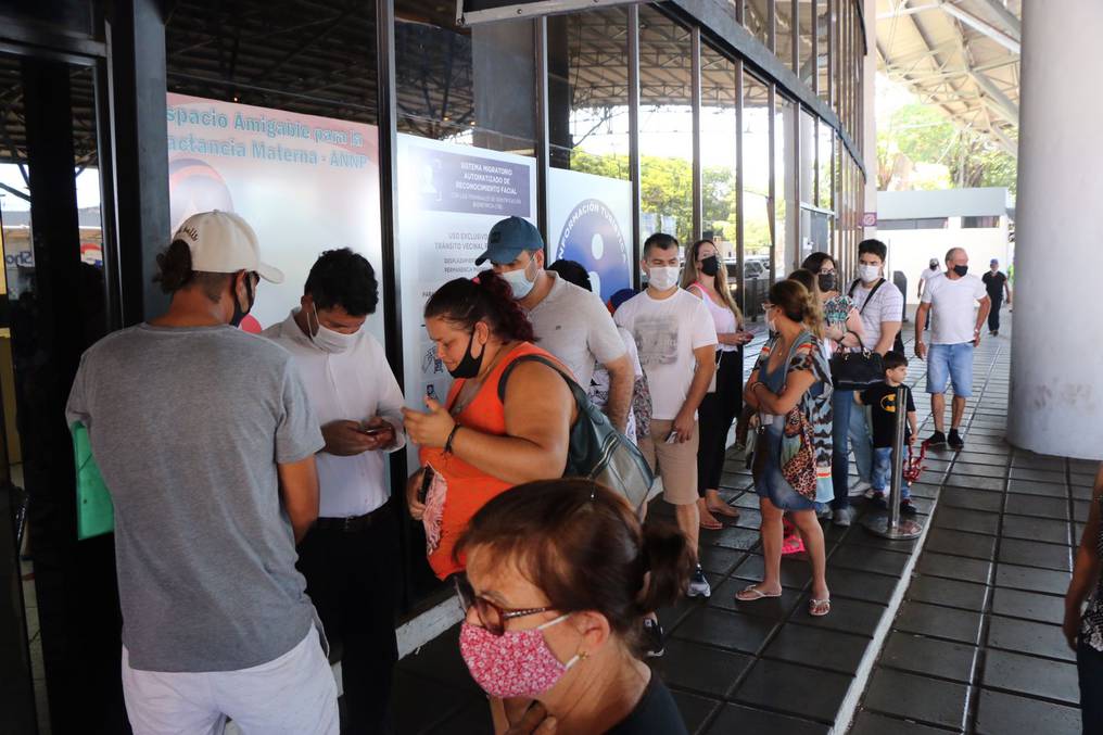 Controles migratorios y vacaciones fuera del país