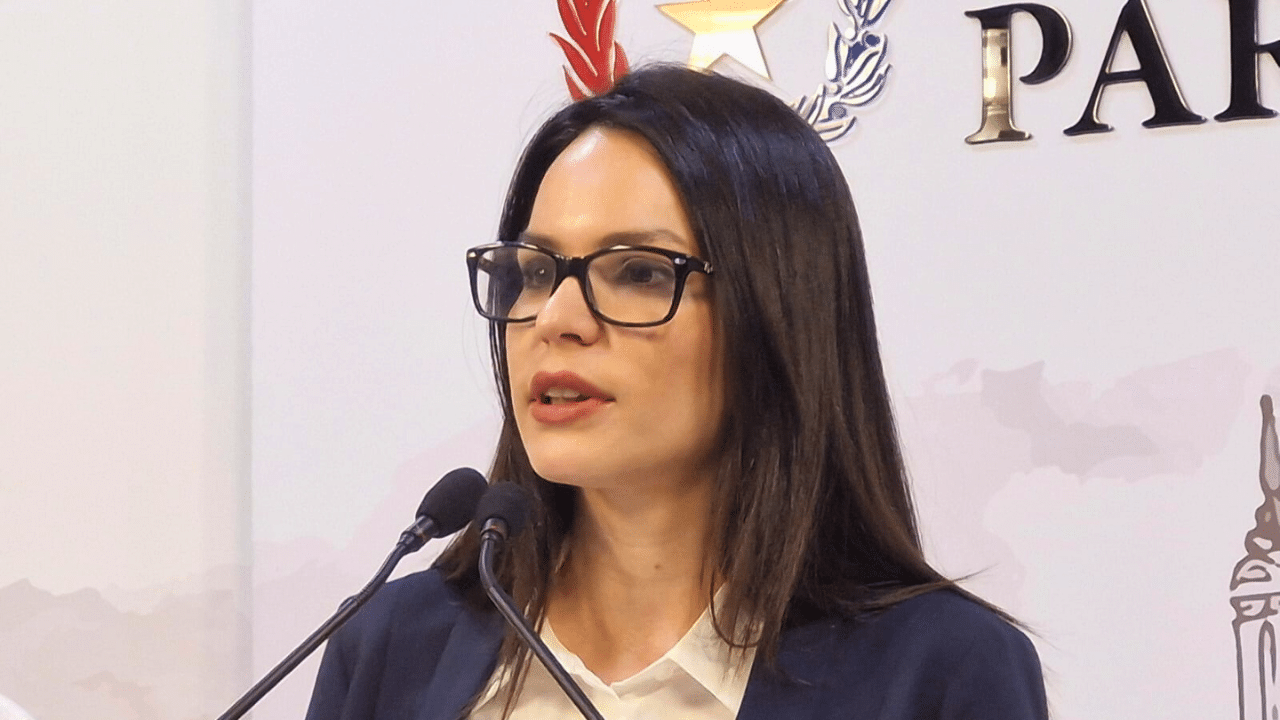 Peña designó a una «no colorada» para la nueva vocería presidencial