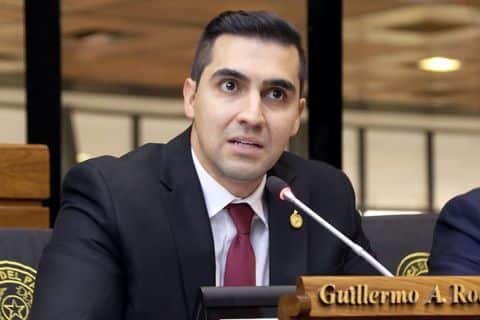Diputado plantea que vacunas anticovid no sean obligatorias: «Hay intereses gigantescos», sostiene