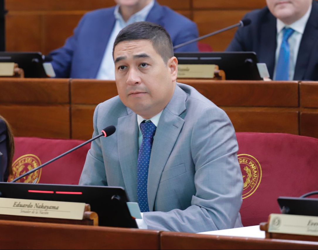 Los políticos deben “pagar de su bolsillo” sueldo de familiares, afirma Nakayama