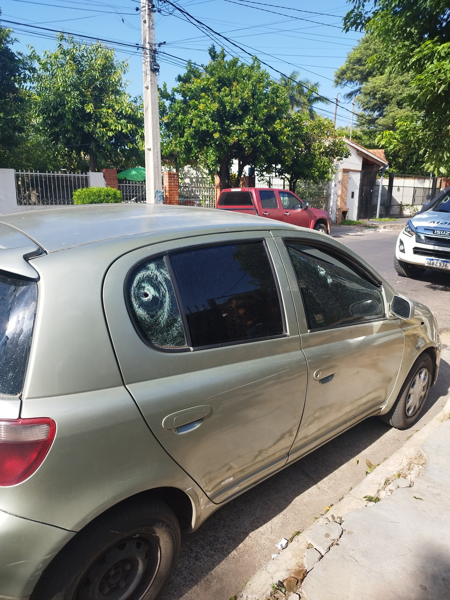 Policía desconoce el trasfondo del ataque a balazos contra un automóvil en Loma Pytã