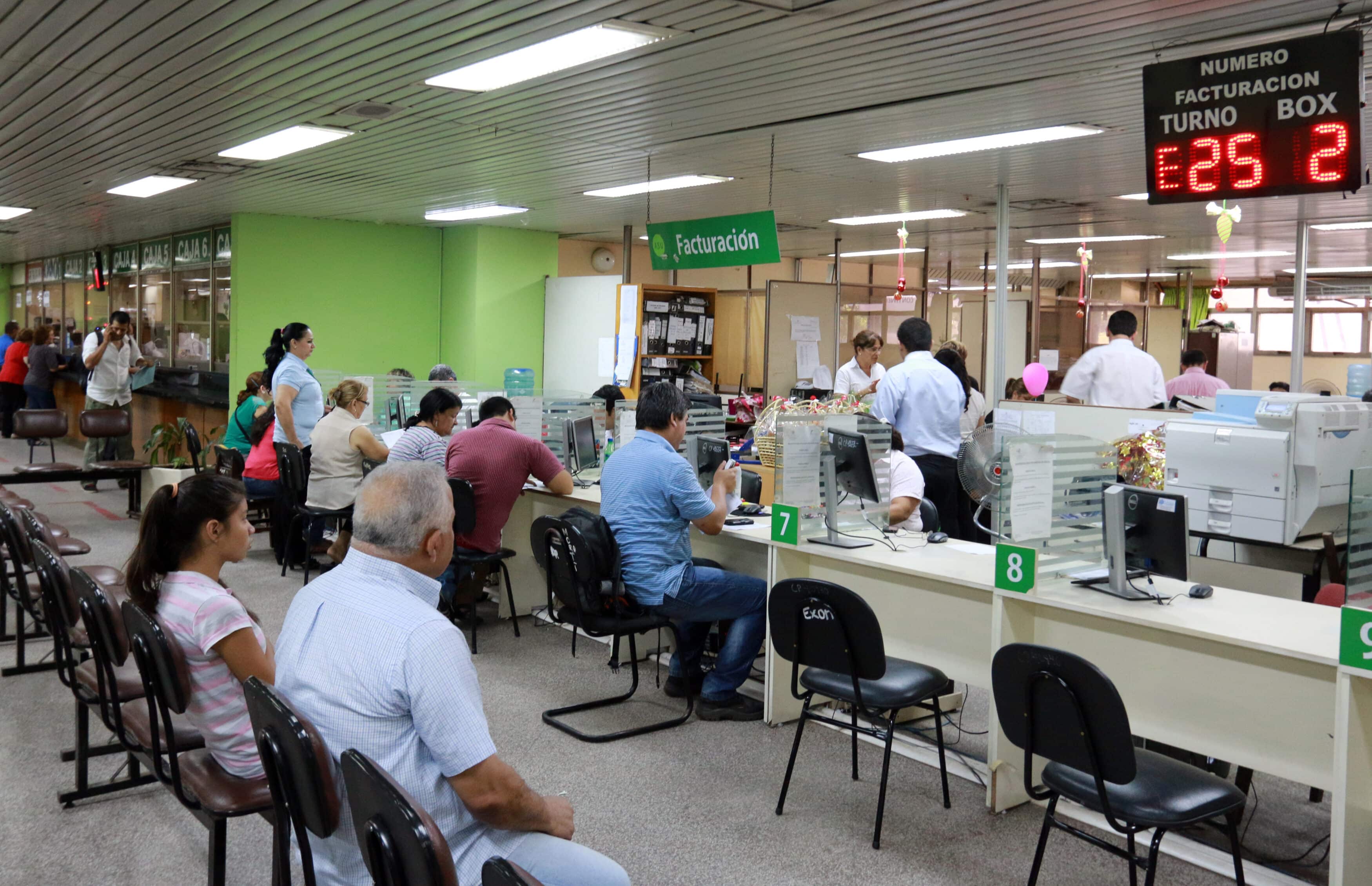 Nuevo sistema genera retrasos para el pago de impuestos en Asunción