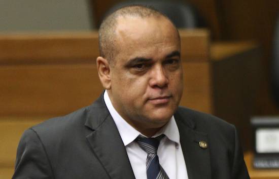 Senador insta a crear un registro de espectadores para evitar la violencia en las canchas