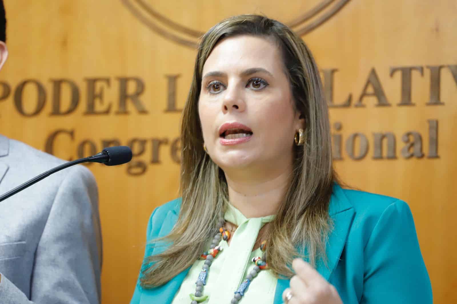 Desafuero de Hernán Rivas debería ser un mero trámite tras su imputación, apunta senadora